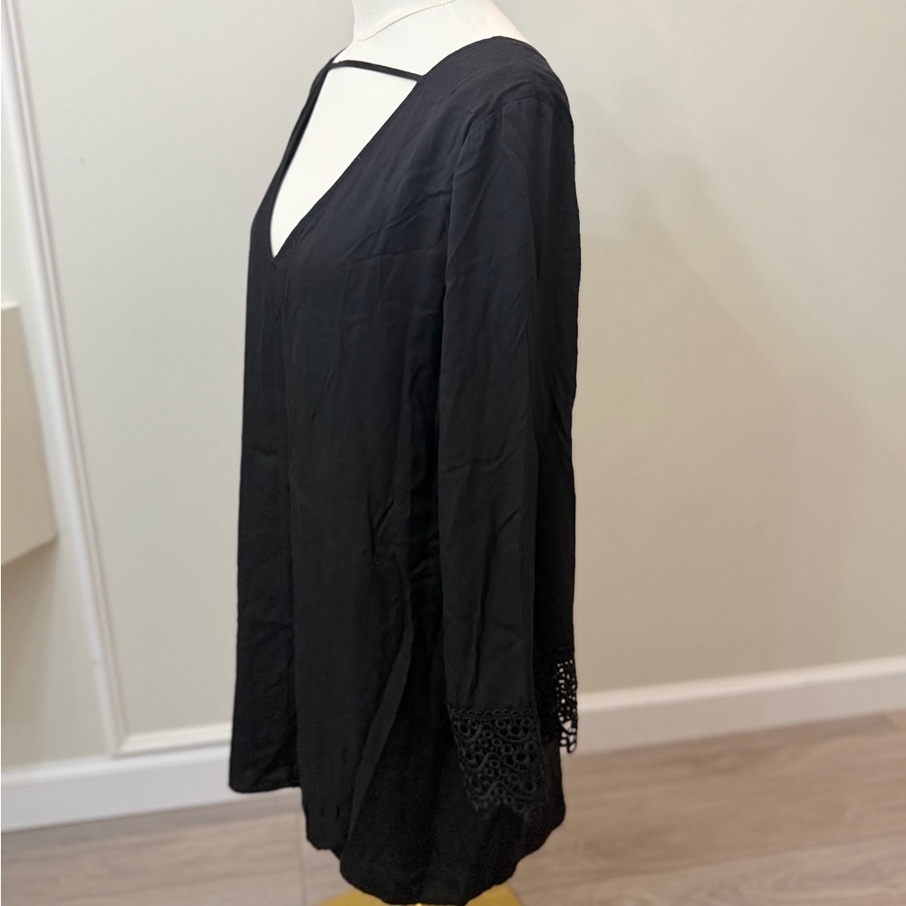 Doe & Rae Black V-Neck Laser-Cut Swim Coverup - Picture 3 of 7